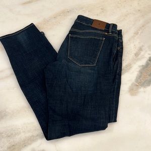 Dark Lucky Brand skinny jeans. Size 8. Worn once. No holes/tears/distressing.
